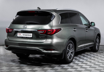 Подержанный автомобиль Infiniti QX60 2017 года (5 фото)