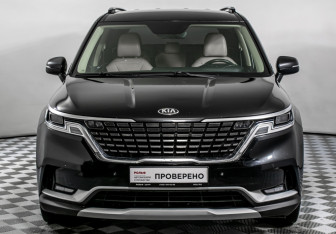 Подержанный автомобиль Kia Carnival 2021 года (2 фото)