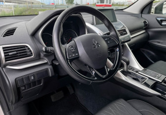 Подержанный автомобиль Mitsubishi Eclipse Cross 2018 года (13 фото)