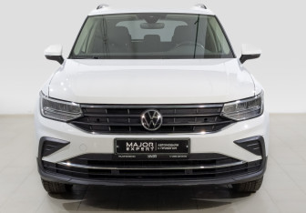 Подержанный автомобиль Volkswagen Tiguan 2021 года (2 фото)