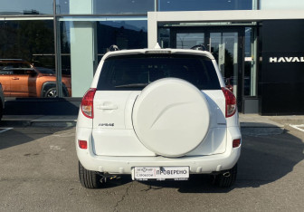 Подержанный автомобиль Toyota RAV4 2006 года (6 фото)