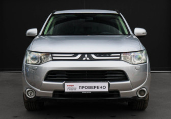 Подержанный автомобиль Mitsubishi Outlander 2012 года (2 фото)