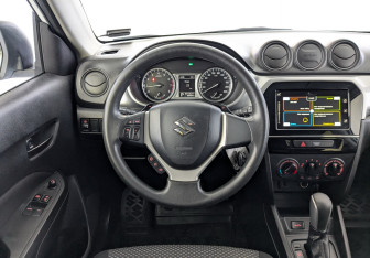 Подержанный автомобиль Suzuki Vitara 2016 года (21 фото)