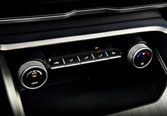 Подержанный автомобиль Geely Coolray 2023 года (25 фото)