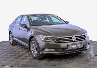 Подержанный автомобиль Volkswagen Passat Sedan 2017 года (3 фото)