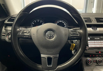 Подержанный автомобиль Volkswagen Passat Sedan 2012 года (13 фото)