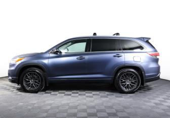 Подержанный автомобиль Toyota Highlander 2014 года (8 фото)