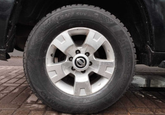 Подержанный автомобиль Nissan Patrol 2005 года (14 фото)