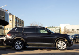 Подержанный автомобиль Volkswagen Teramont 2019 года (3 фото)