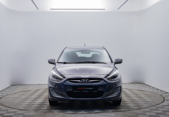 Подержанный автомобиль Hyundai Solaris Hatchback 2013 года (2 фото)