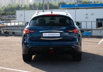 Подержанный автомобиль Infiniti QX70 2016 года (6 фото)
