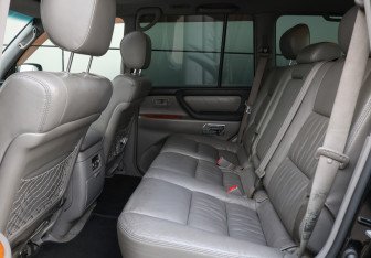 Подержанный автомобиль Toyota Land Cruiser Suv 2007 года (13 фото)