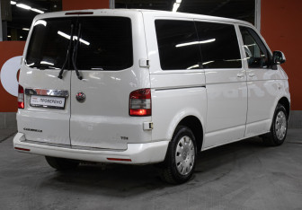 Подержанный автомобиль Volkswagen Caravelle 2012 года (5 фото)