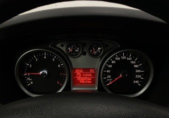 Подержанный автомобиль Ford Focus Wagon 2010 года (19 фото)