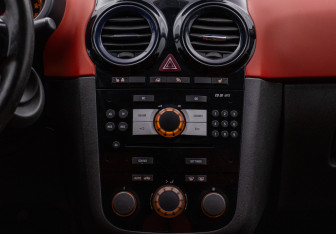 Подержанный автомобиль Opel Corsa 2008 года (14 фото)