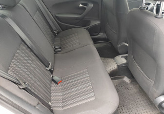 Подержанный автомобиль Volkswagen Polo Sedan 2015 года (10 фото)