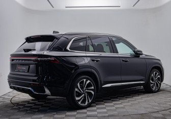 Подержанный автомобиль Geely Monjaro 2023 года (5 фото)