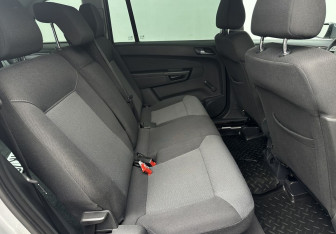 Подержанный автомобиль Opel Zafira Compactvan 2007 года (14 фото)