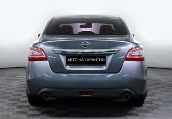 Подержанный автомобиль Nissan Teana 2014 года (6 фото)