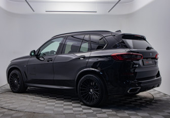 Подержанный автомобиль BMW X5 2020 года (3 фото)