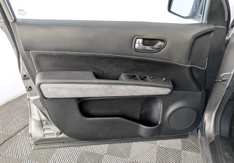 Подержанный автомобиль Nissan X-Trail 2013 года (19 фото)