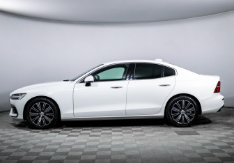 Подержанный автомобиль Volvo S60 2020 года (8 фото)