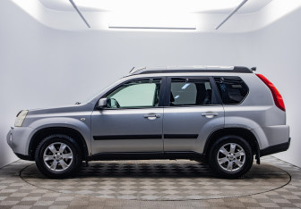 Подержанный автомобиль Nissan X-Trail 2008 года (8 фото)