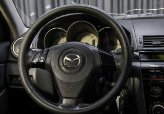 Подержанный автомобиль Mazda 3 Sedan 2008 года (17 фото)