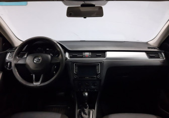 Подержанный автомобиль Skoda Rapid Liftback 2016 года (10 фото)