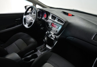 Подержанный автомобиль Kia Ceed Hatchback 2014 года (9 фото)