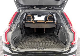 Подержанный автомобиль Volvo XC90 2017 года (10 фото)