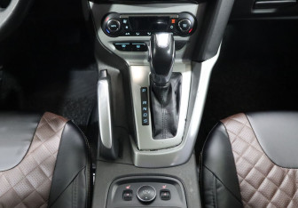 Подержанный автомобиль Ford Focus Hatchback 2013 года (18 фото)