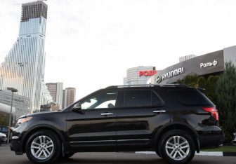 Подержанный автомобиль Ford Explorer 2013 года (6 фото)