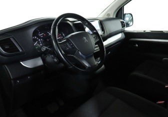 Подержанный автомобиль Peugeot Traveller 2021 года (13 фото)