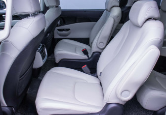 Подержанный автомобиль Kia Carnival 2020 года (11 фото)