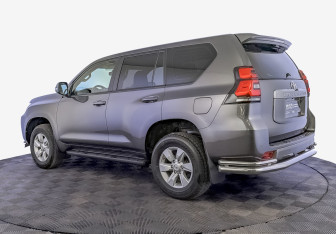 Подержанный автомобиль Toyota Land Cruiser Prado 2021 года (7 фото)