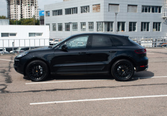 Подержанный автомобиль Porsche Macan 2017 года (8 фото)