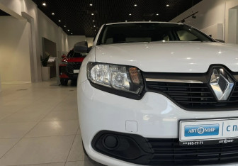 Подержанный автомобиль Renault Logan Sedan 2018 года (9 фото)