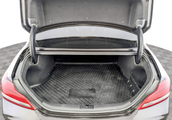 Подержанный автомобиль Genesis G70 2019 года (10 фото)