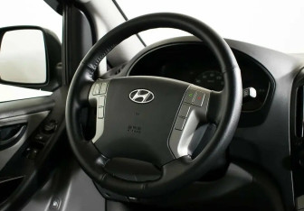 Подержанный автомобиль Hyundai Grand Starex 2014 года (8 фото)