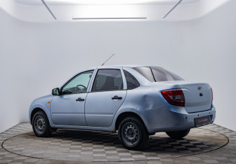 Подержанный автомобиль LADA (ВАЗ) Granta Sedan 2012 года (7 фото)