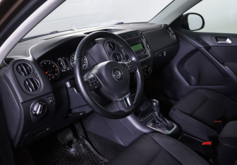 Подержанный автомобиль Volkswagen Tiguan 2015 года (15 фото)