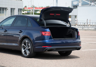 Подержанный автомобиль Audi A4 Sedan 2019 года (18 фото)