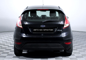 Подержанный автомобиль Ford Fiesta Hatchback 2015 года (4 фото)