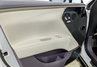 Подержанный автомобиль Avatr 11 2024 года (18 фото)