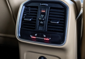 Подержанный автомобиль Porsche Macan 2016 года (28 фото)