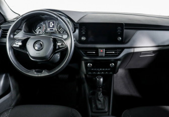 Подержанный автомобиль Skoda Rapid Liftback 2021 года (7 фото)