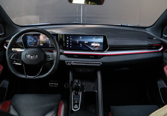 Подержанный автомобиль Geely Coolray 2023 года (10 фото)