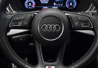 Подержанный автомобиль Audi A4 Sedan 2021 года (10 фото)