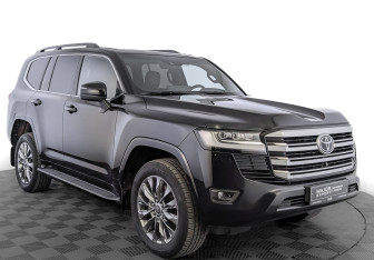 Подержанный автомобиль Toyota Land Cruiser Suv 2022 года (3 фото)